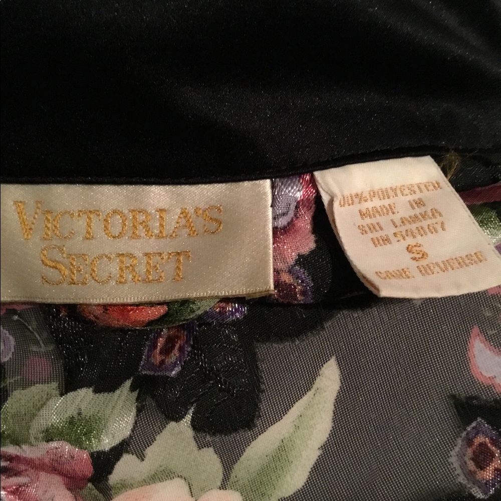 Victoria’s Secret Robe - Picture 11 of 12